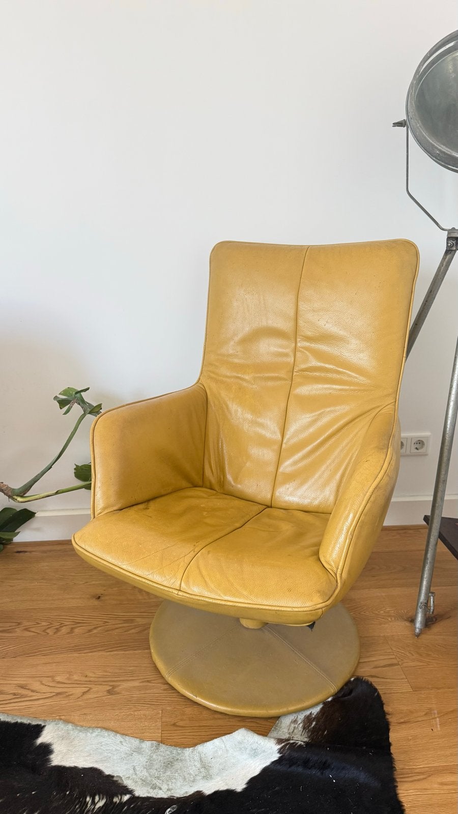 Vintage Leren Draaifauteuil - Okergeel, Huis en Inrichting, Fauteuils, Gebruikt, Ophalen of Verzenden, 50 tot 75 cm, Leer
