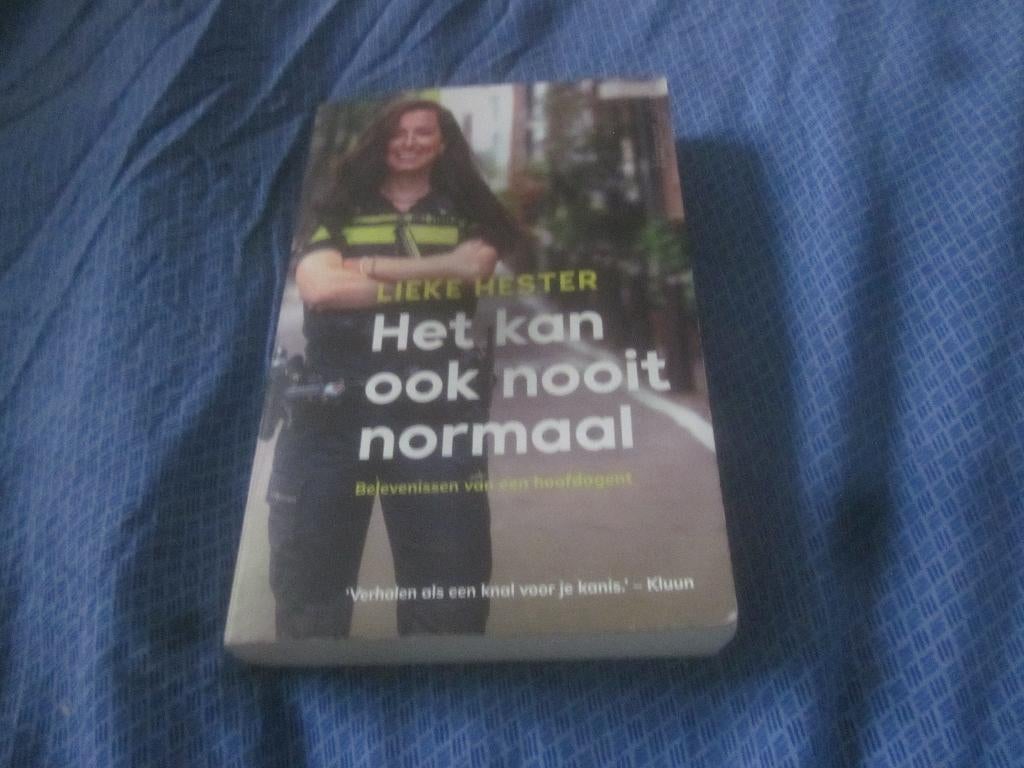Het kan ook nooit normaal van  Lieke Hester zgan, Overige, Lieke Hester, Ophalen of Verzenden, Zo goed als nieuw