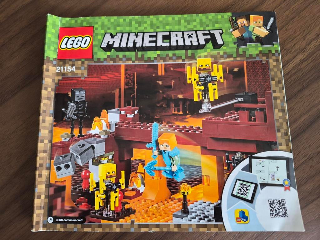 LEGO Minecraft 21154 De Vlammende Brug, Kinderen en Baby's, Speelgoed | Duplo en Lego, Minecraft, Lego, Ophalen of Verzenden, Zo goed als nieuw