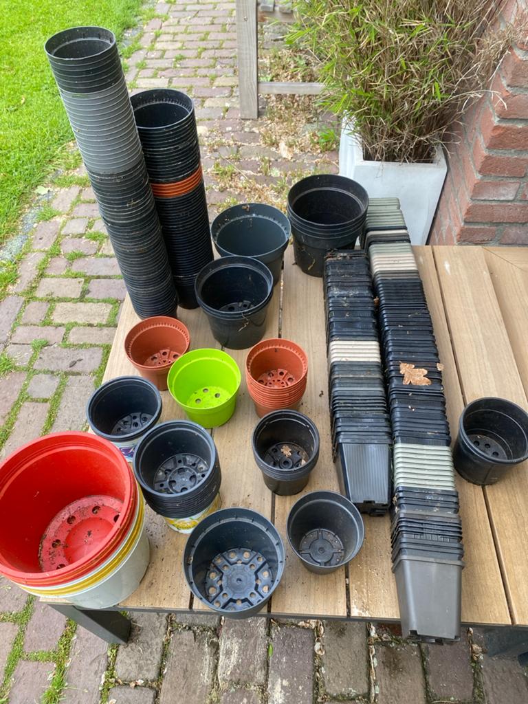 Diverse bloempotten en kweekpotten - Groot assortiment, Tuin en Terras, Ophalen, Kunststof, Gebruikt, Rond