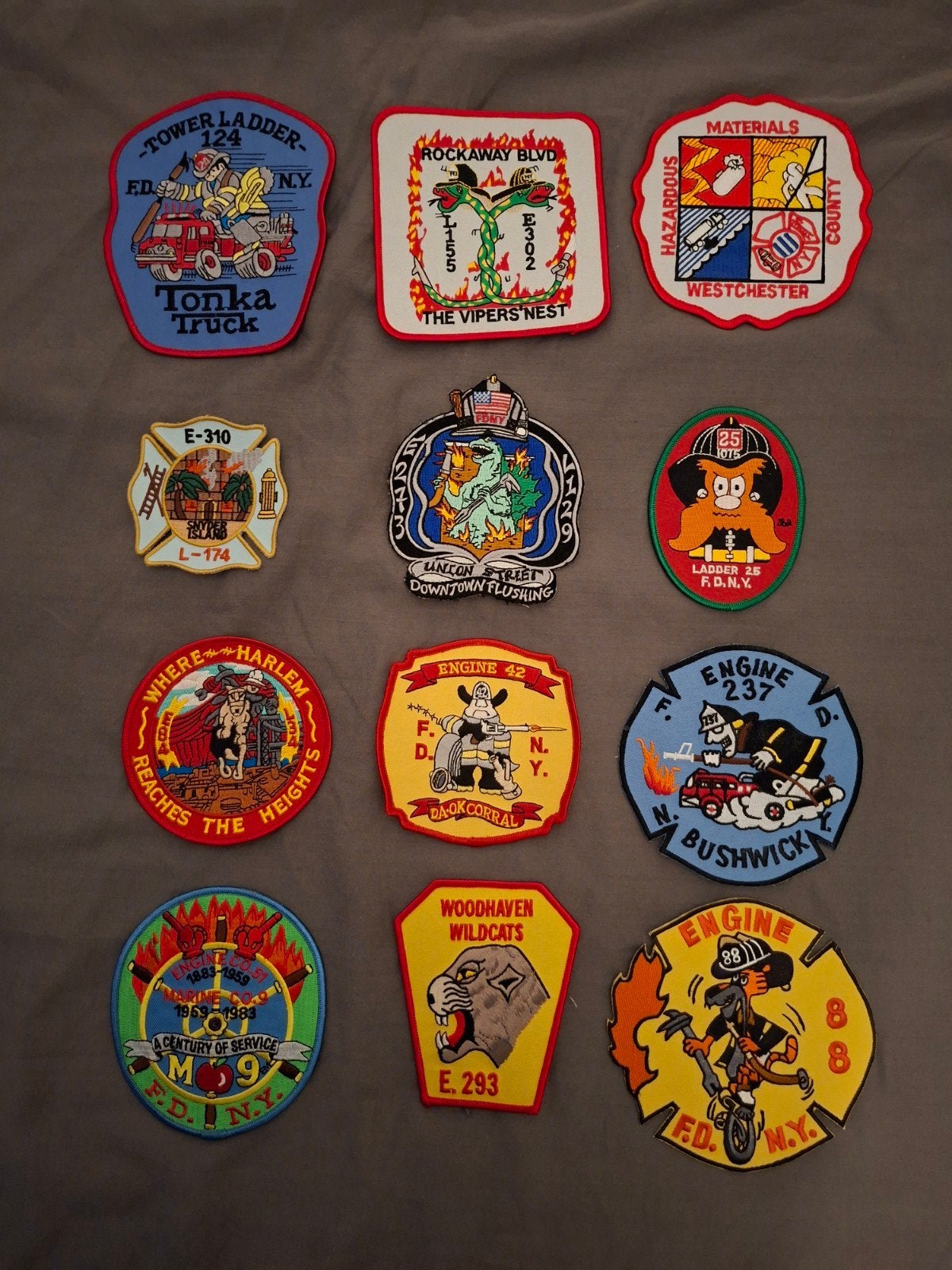 FDNY Brandweer Emblemen Collectie - 12 Stuks, Ophalen of Verzenden, Nieuw