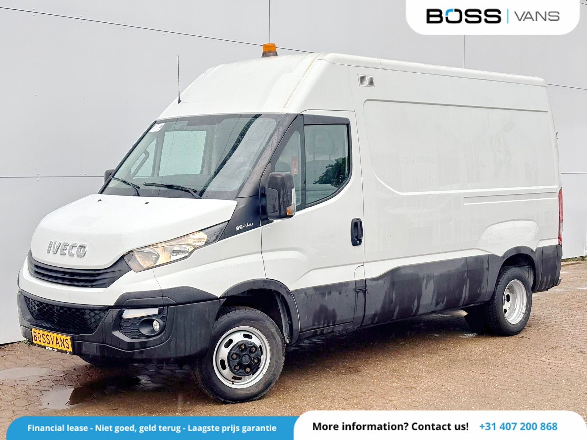 Iveco Daily 35C14 2.3 L2H2 Dubbellucht Airco Camera Trekhaak, Auto's, Bestelauto's, Gebruikt, Zwart, Iveco, Wit