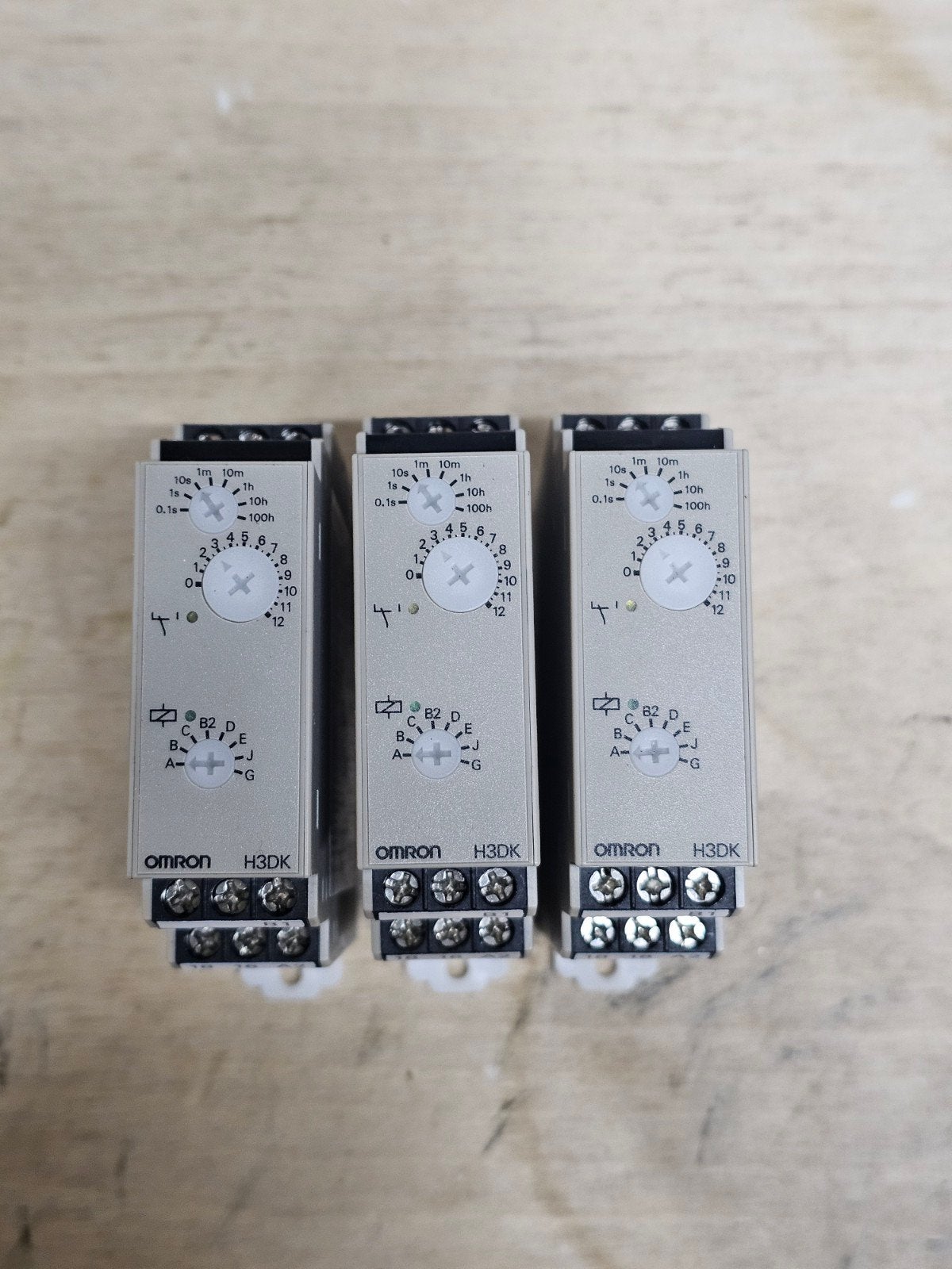 Omron H3DK tijdrelais 3x, Ophalen of Verzenden