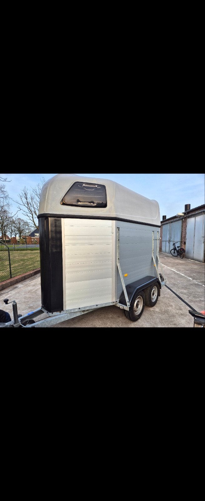 Onderhoudsvrije aluminium paardentrailer met kunststof bodem, Ophalen