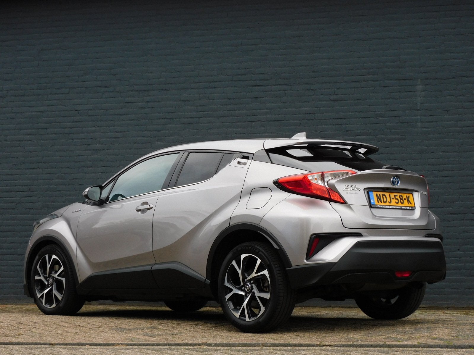 Toyota C-HR 1.8 Hybrid Active 1e EIGENAAR! CAMERA! STOELVERW, Auto's, Dealer onderhouden, Stof, 4 cilinders, Bedrijf
