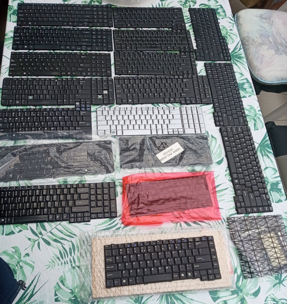 Set 19 laptop toetsenborden, keyboards spare of onderdelen, Ophalen of Verzenden, Gebruikt
