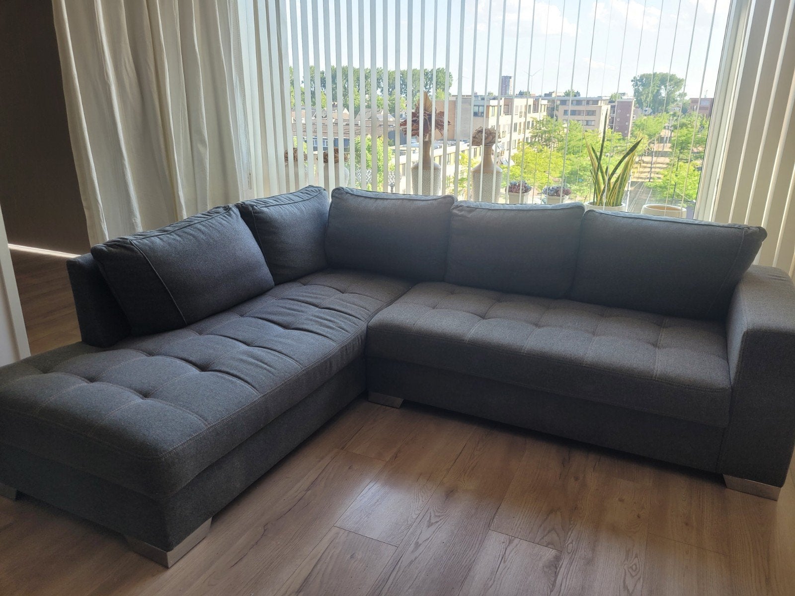 Te koop: Mooie Taupe hoekbank, in nieuw staat., Ophalen, Zo goed als nieuw, Stof