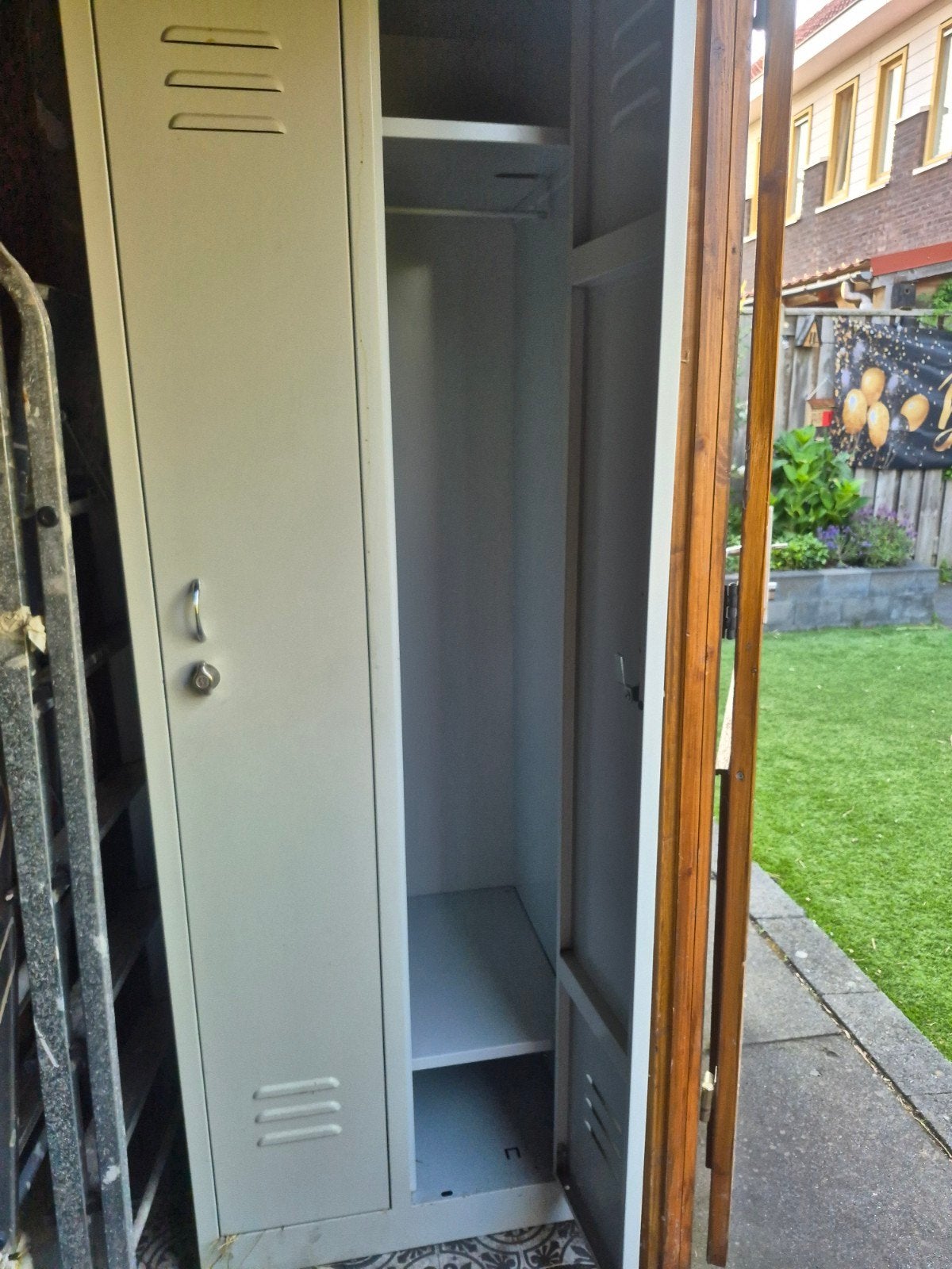 Metalen locker / kledingkast met 2 deuren, Huis en Inrichting, Kasten | Lockerkasten, Ophalen of Verzenden, Gebruikt, Industrieel
