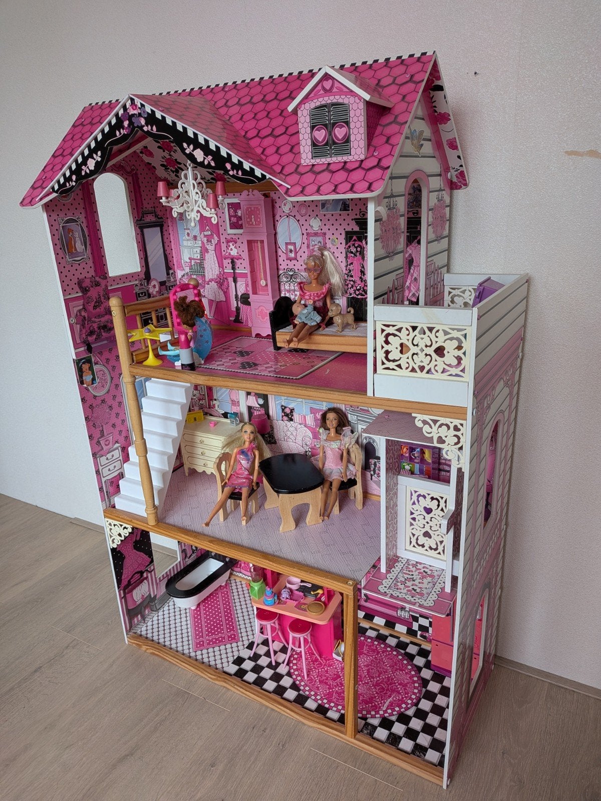 Groot Barbie Poppenhuis met Meubels en barbies, Kinderen en Baby's, Speelgoed | Poppenhuizen, Ophalen, Zo goed als nieuw, Poppenhuis
