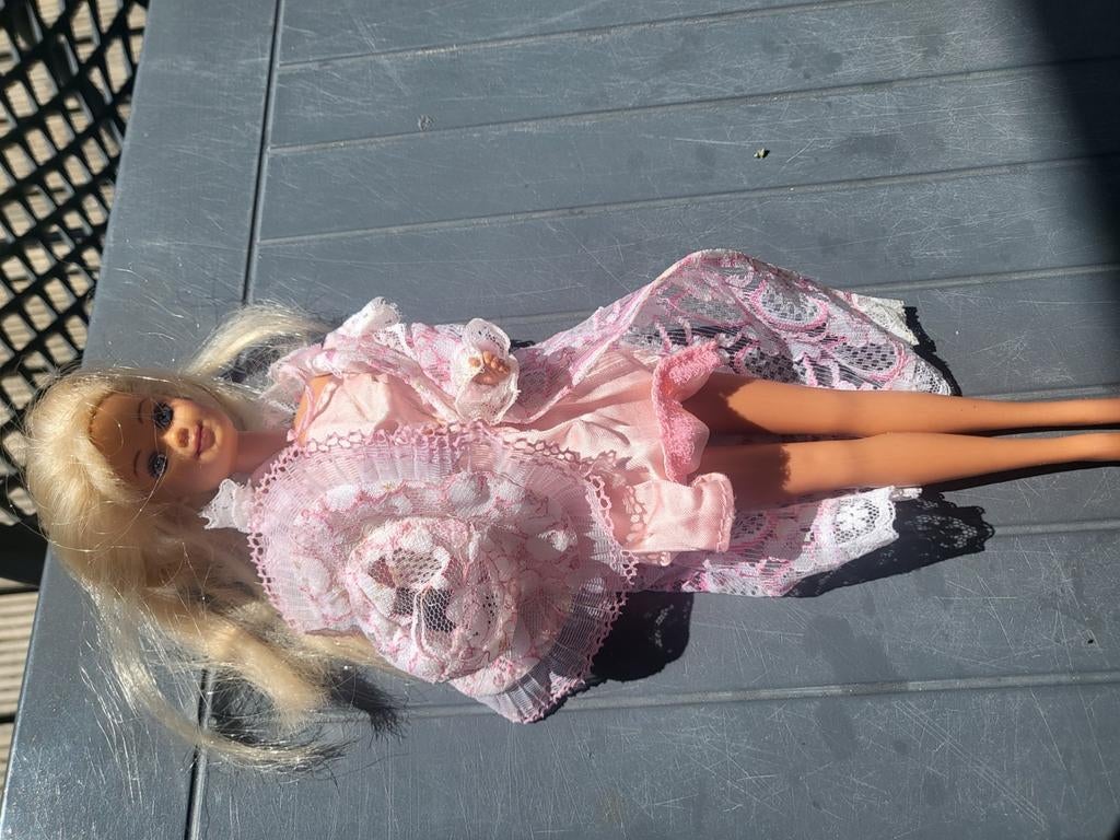 Vintage Barbie pop met roze kanten jurk, Ophalen of Verzenden, Gebruikt, Barbie