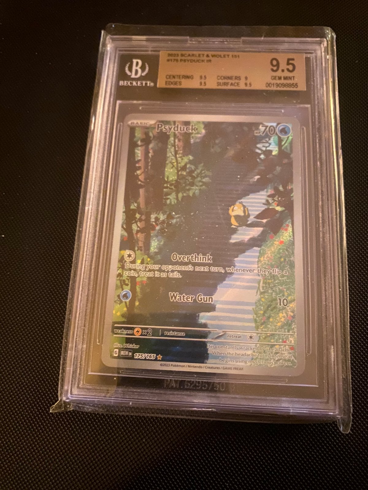 Psyduck 151 graded kaart, Ophalen of Verzenden, Zo goed als nieuw