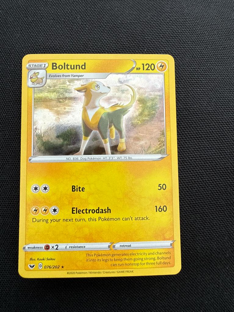 Boltund 076 pokemonkaart, Hobby en Vrije tijd, Verzamelkaartspellen | Pokémon, Ophalen of Verzenden, Zo goed als nieuw