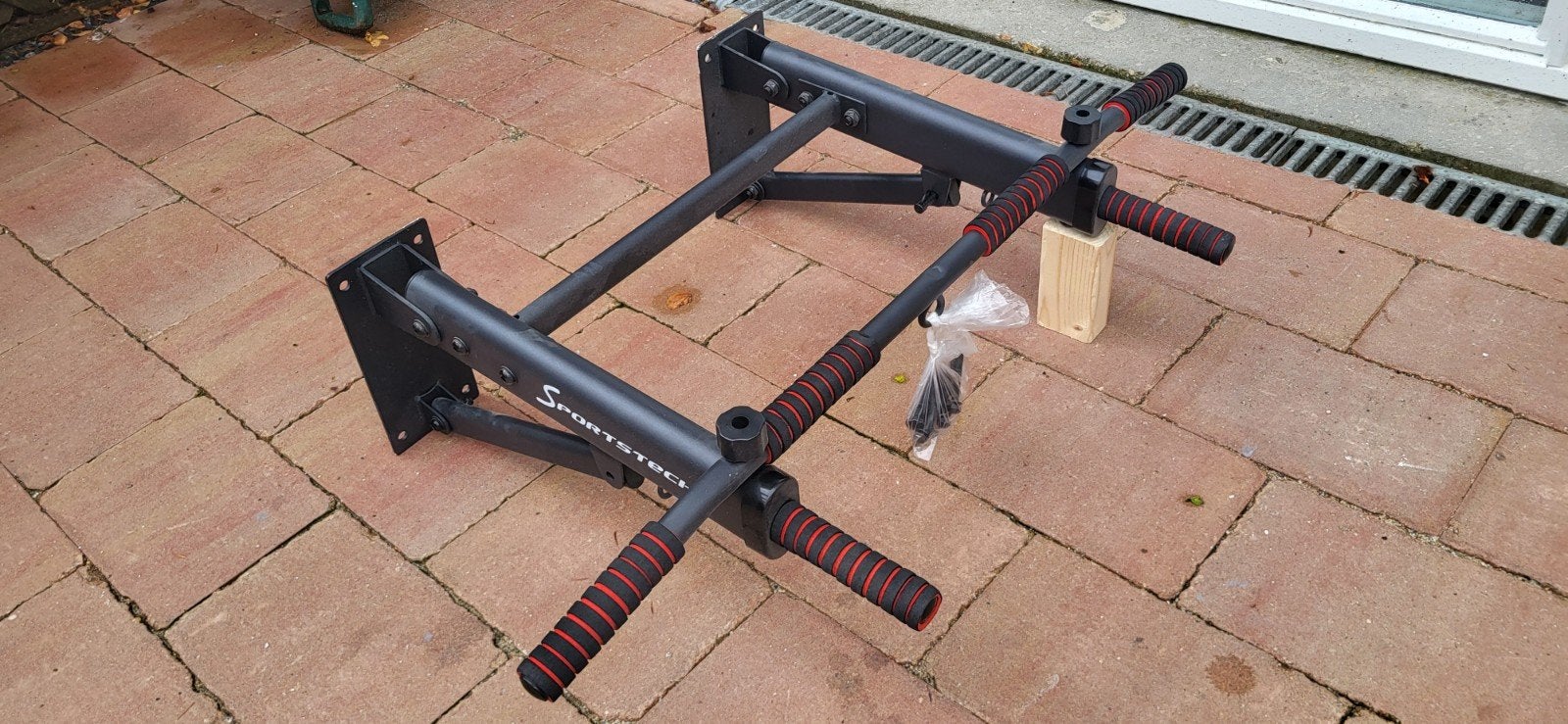 Sportstech wandgemonteerde multifunctionele optrekstang (pul, Ophalen, Nieuw