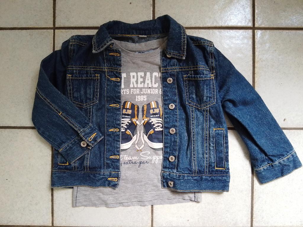 spijkerjas + shirt maat 110, Ophalen of Verzenden, Zo goed als nieuw, Jongen, Jas