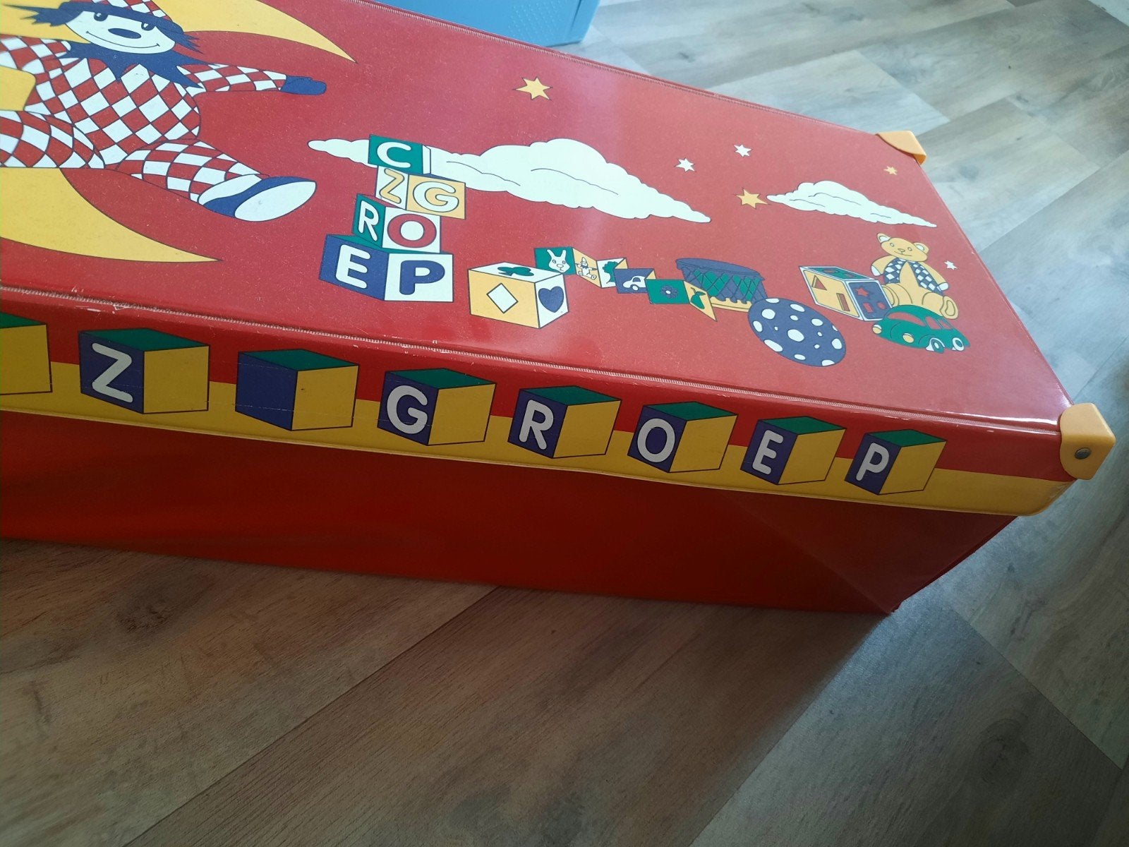 Vintage opbergdoos Rood met Clown en ABC-blokken, Ophalen of Verzenden