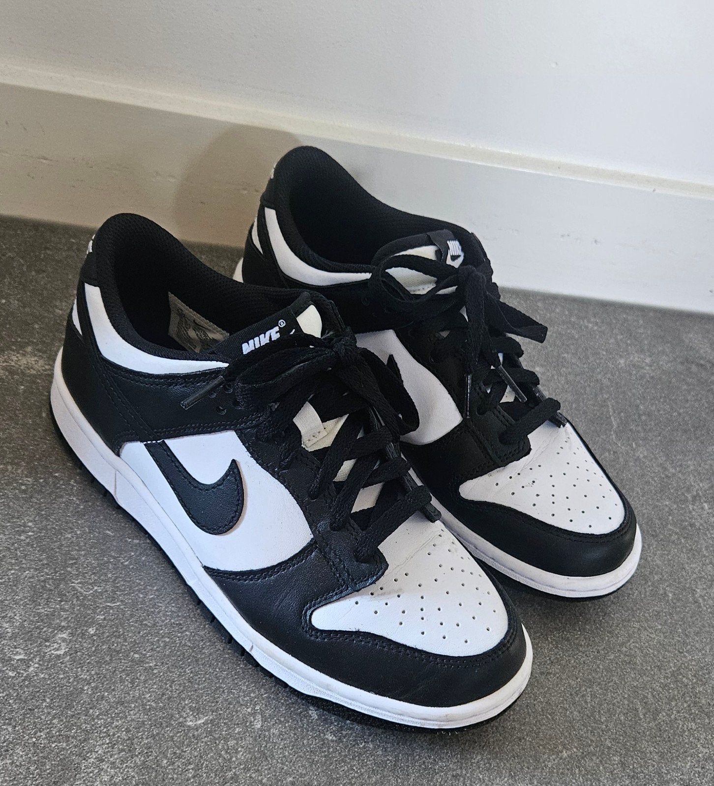 Nike Dunk Low Unisex Wit/Zwart - Maat 39, Wit, Nike, Ophalen of Verzenden, Sneakers of Gympen