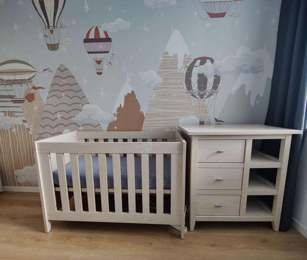 Complete babykamer: ledikant ,commode en kast, Kinderen en Baby's, Kinderkamer | Complete kinderkamers, Ophalen of Verzenden, Zo goed als nieuw