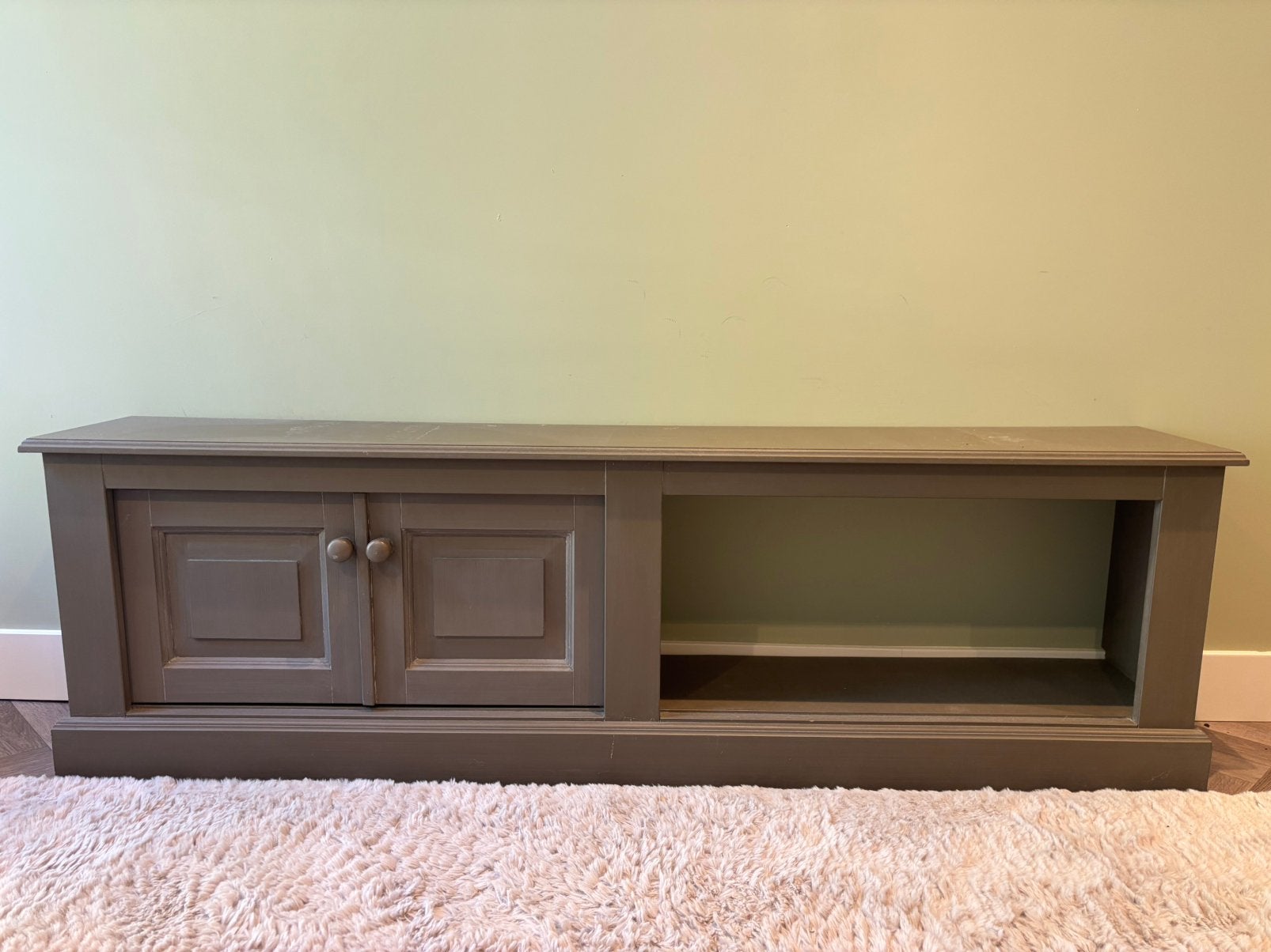 Taupe/grijs tv meubel, Ophalen, Eikenhout, Zo goed als nieuw, Minder dan 100 cm