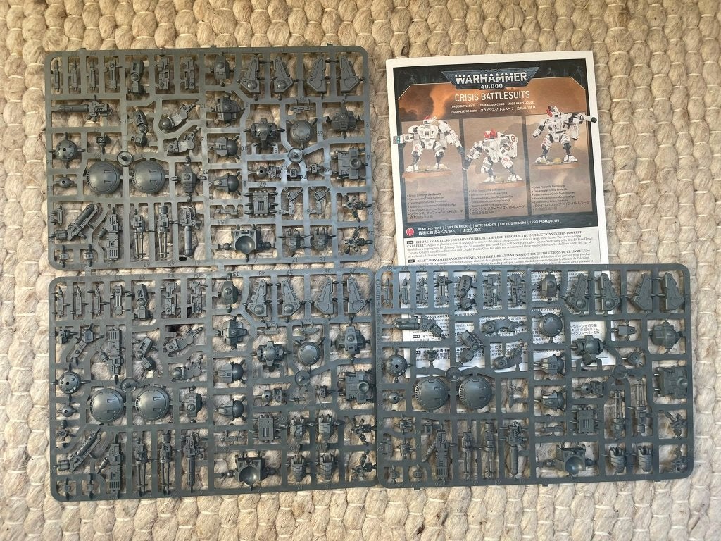 Warhammer 40k T'au XV8 Crisis Battlesuit (nieuw op sprue), Hobby en Vrije tijd, Ophalen of Verzenden, Nieuw, Warhammer, Figuurtje(s)