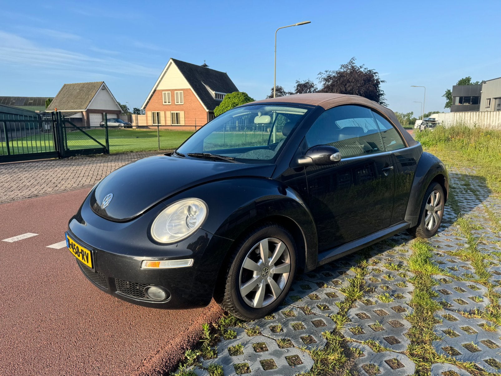 Volkswagen Beetle Cabriolet 1.6 Highline, nieuwe kap/banden, Auto's, 4 cilinders, Cabriolet, 4 stoelen, Zwart