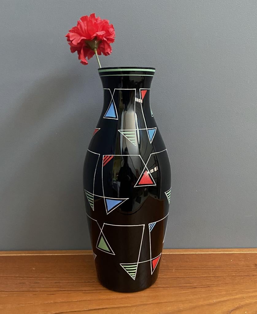 50 jaren zwart glazen VAAS met groen rood blauwe 3-hoek, Gebruikt, Zwart, Ophalen of Verzenden, Glas