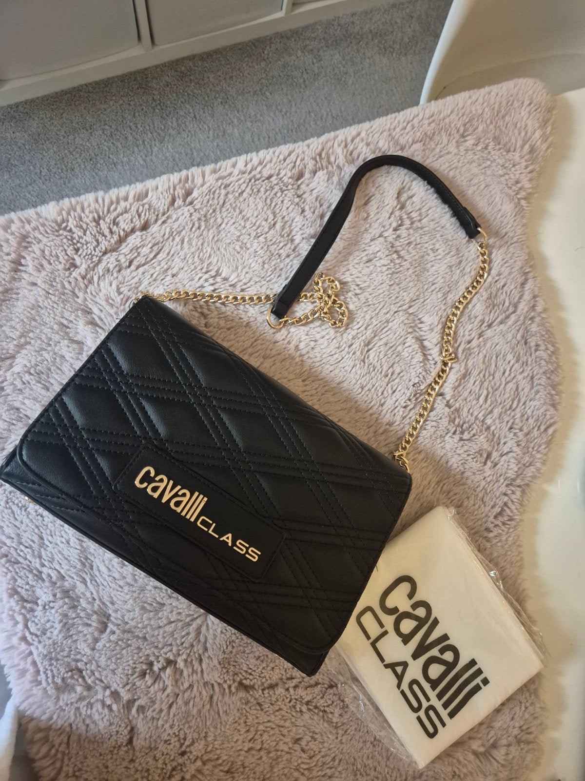 Cavalli Class Zwarte Schoudertas met Goudkleurige Details, Ophalen of Verzenden, Zo goed als nieuw, Zwart, Schoudertasje