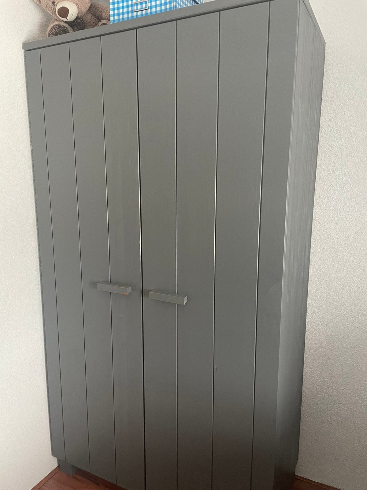 Woood dennis kledingkast, donkergrijs, Huis en Inrichting, Kasten | Kledingkasten, Ophalen, Gebruikt, 100 tot 150 cm, 150 tot 200 cm