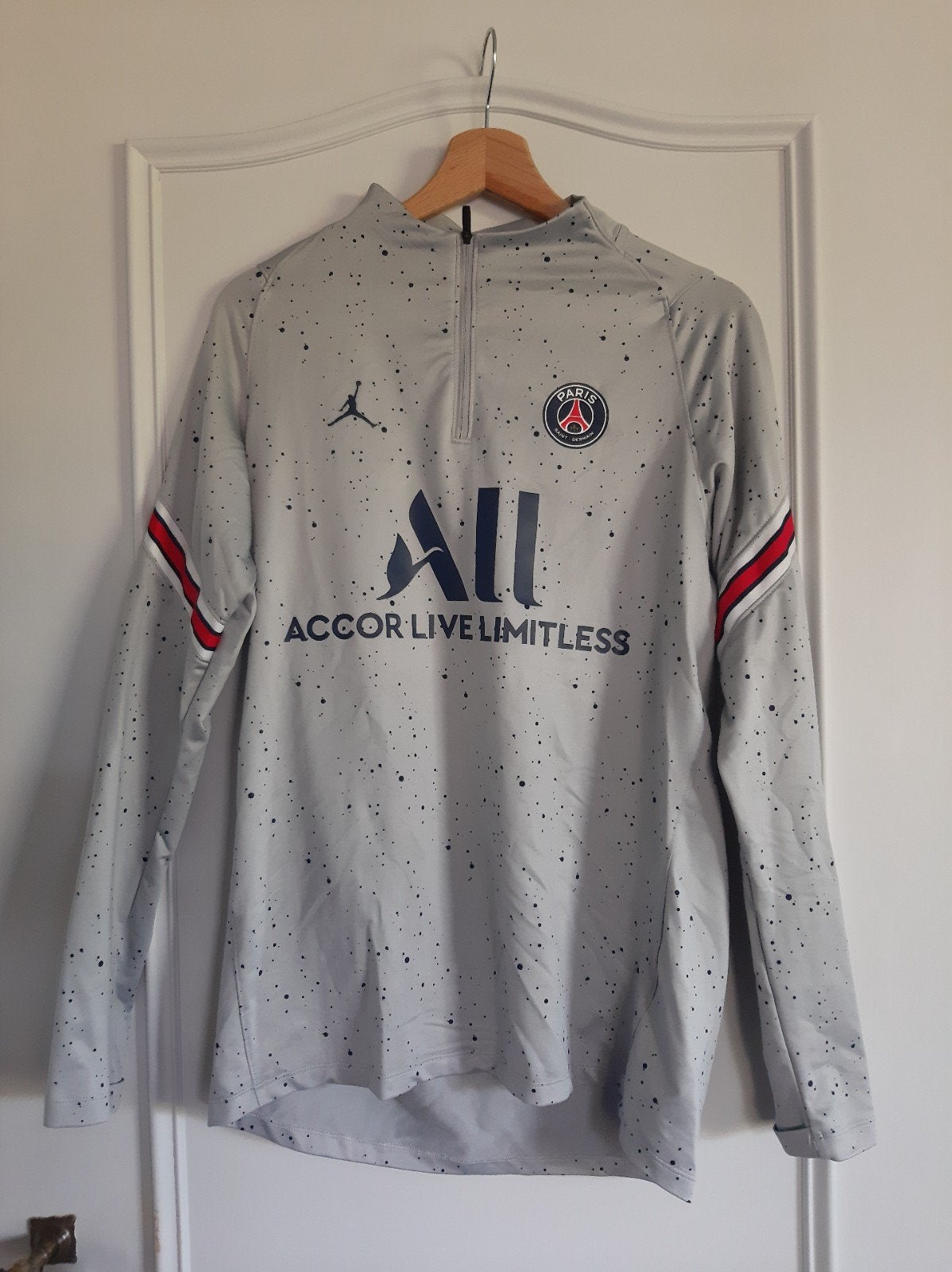 PSG x Jordan trainingshirt maat M - Zo goed als nieuw, Maat 48/50 (M), Ophalen of Verzenden, Zo goed als nieuw, Voetbal