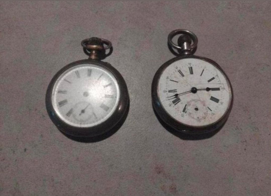 Antiek 800 zilveren zakhorloge Zwitsers, loopt niet

Prijs €, Ophalen of Verzenden, Zilver, Overige merken, 1900 tot 1930