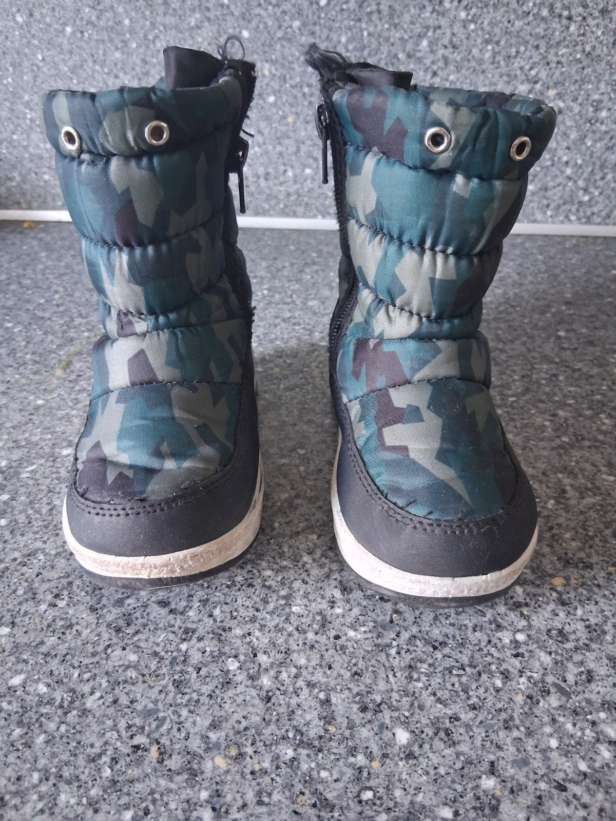 Kinder winterlaarzen - Camouflage print maat 26, Gebruikt, Jongen of Meisje, Ophalen of Verzenden, Laarzen