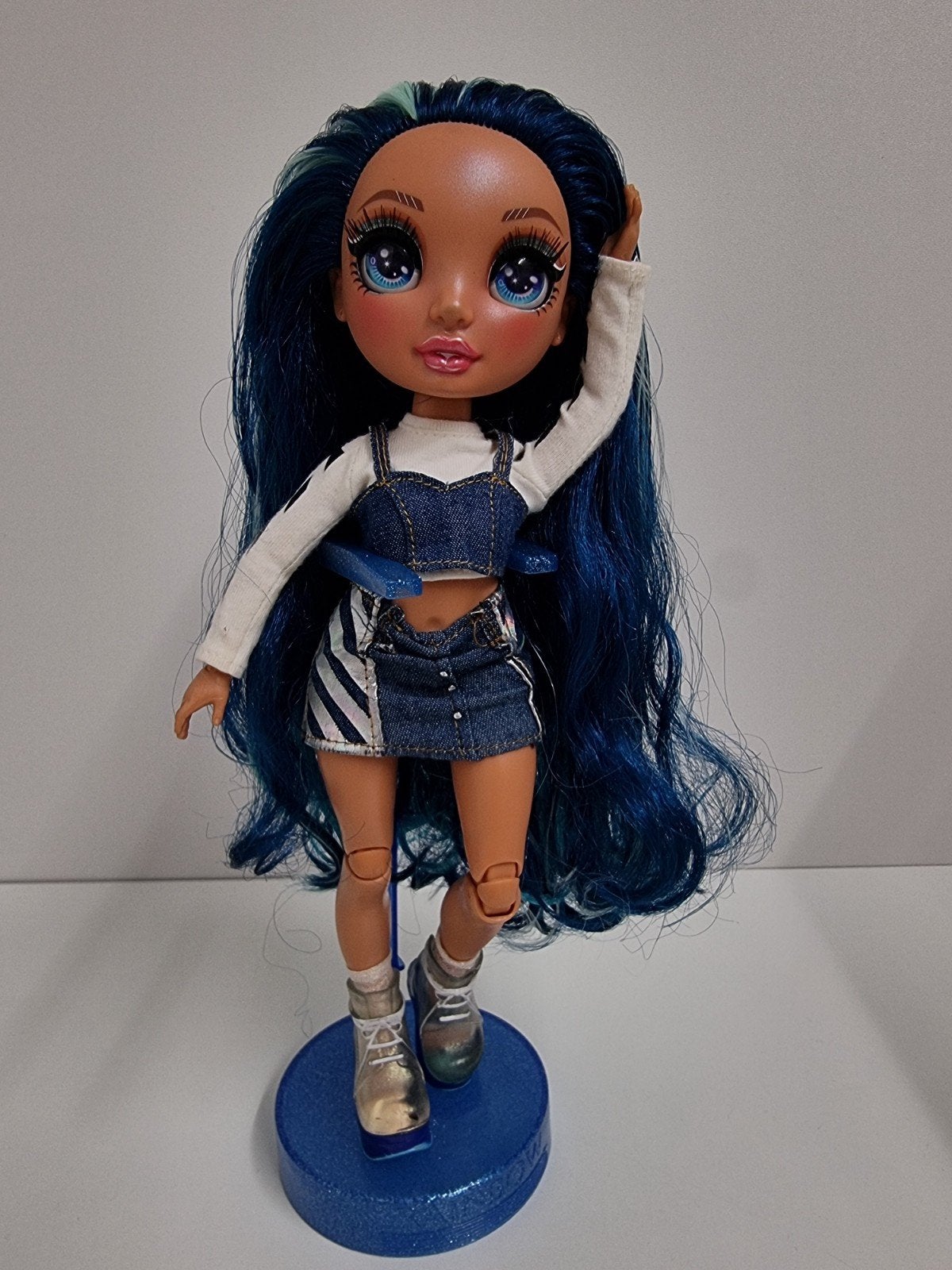 Rainbow high pop blauw met standaard., Verzamelen, Ophalen of Verzenden, Zo goed als nieuw, Pop