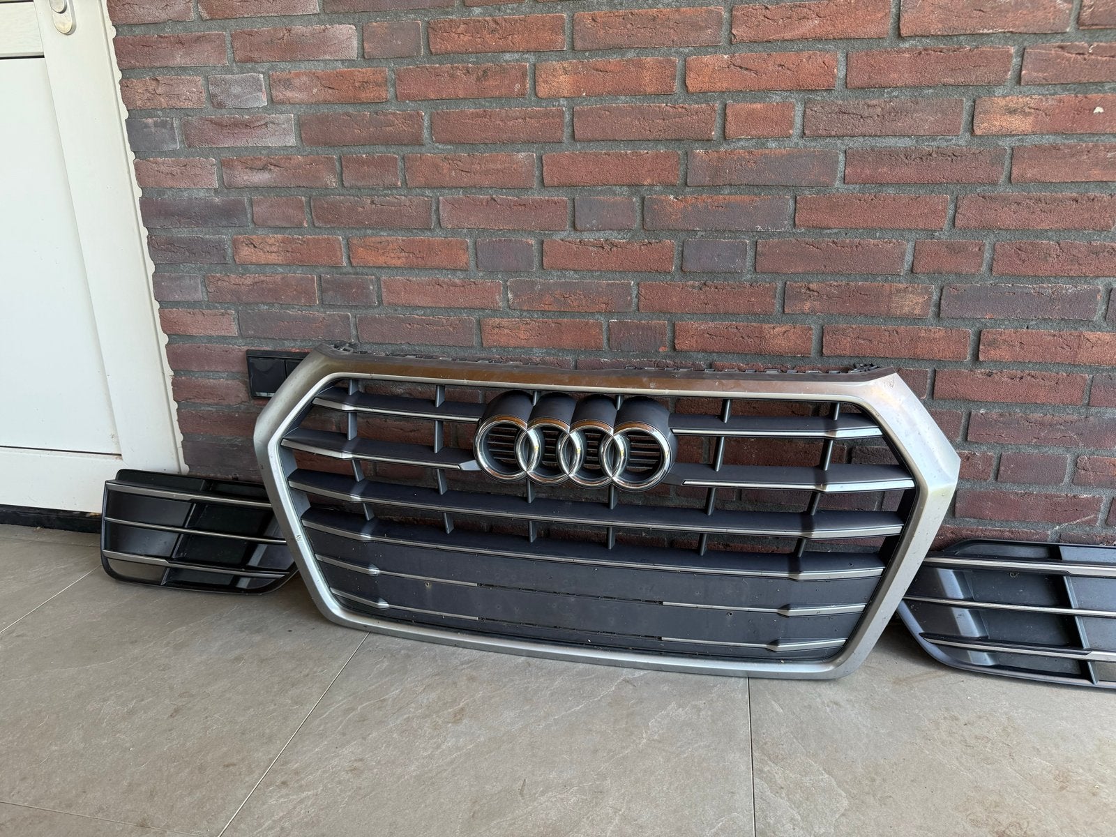 Audi Q5 B9 Grille met mistlampkappen (S-Line/SQ5 look), Auto-onderdelen, Ophalen, Gebruikt, Voor, Audi