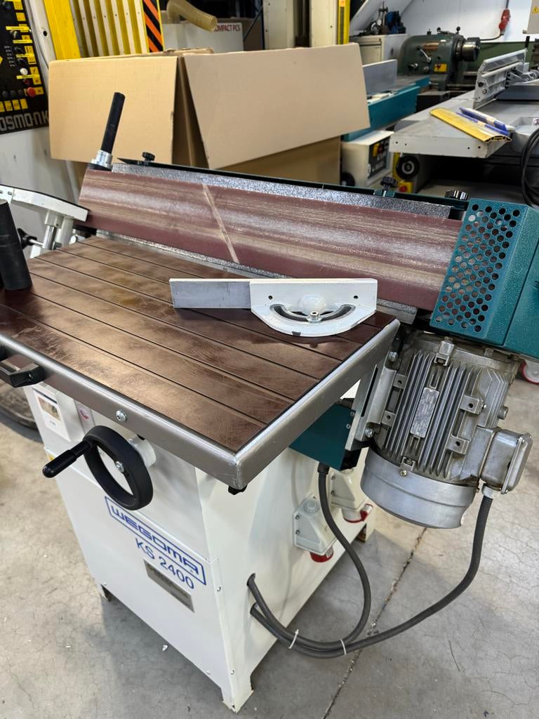Wegoma KS 2400 Kanten schuurmachine - Nieuwstaat, Zakelijke goederen, Machines en Bouw | Houtbewerking, Ophalen