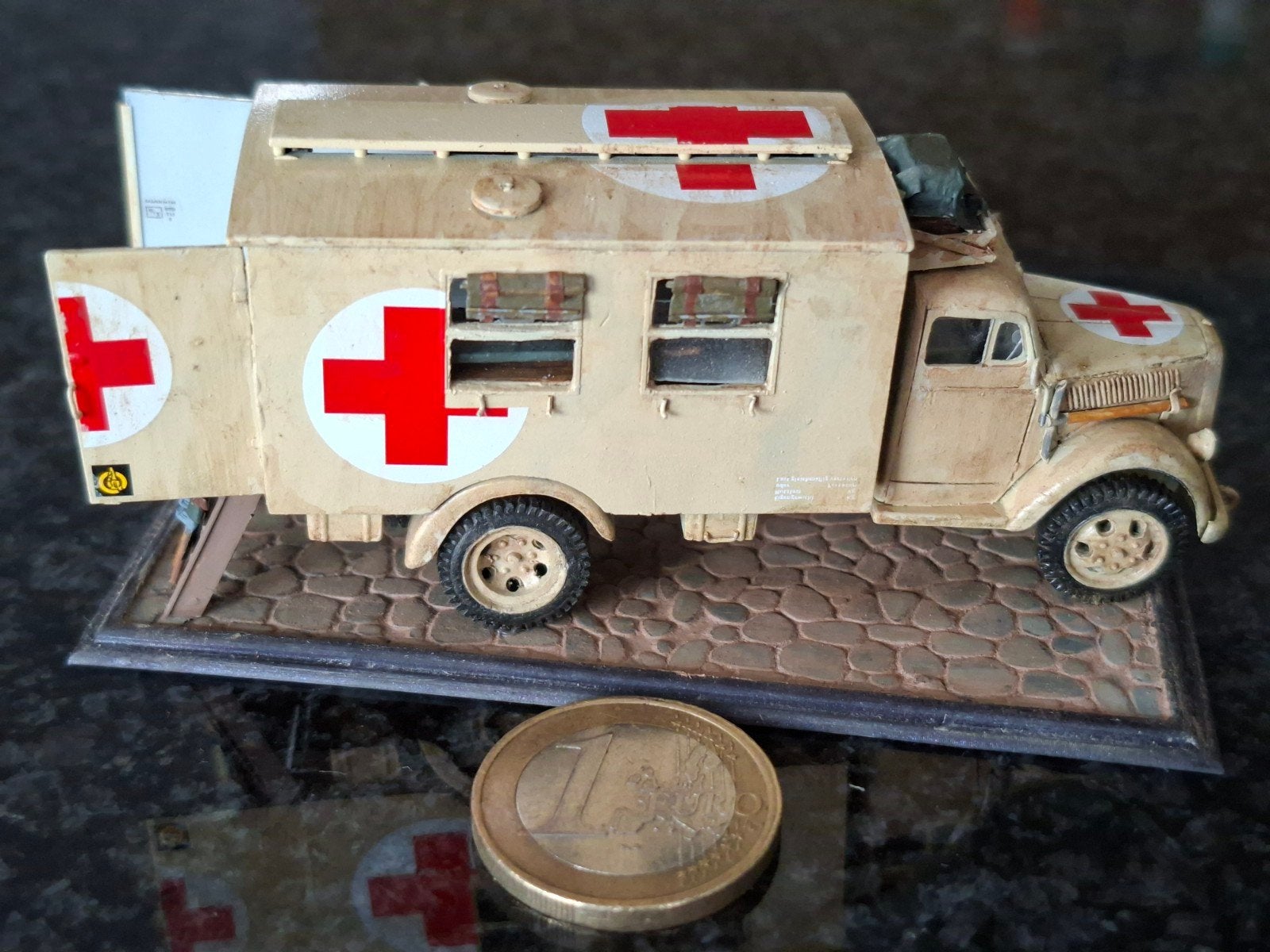 Schaalmodel Opel Blitz Ambulance. 1:72., Ophalen, 1:50 of kleiner, Auto, Overige merken