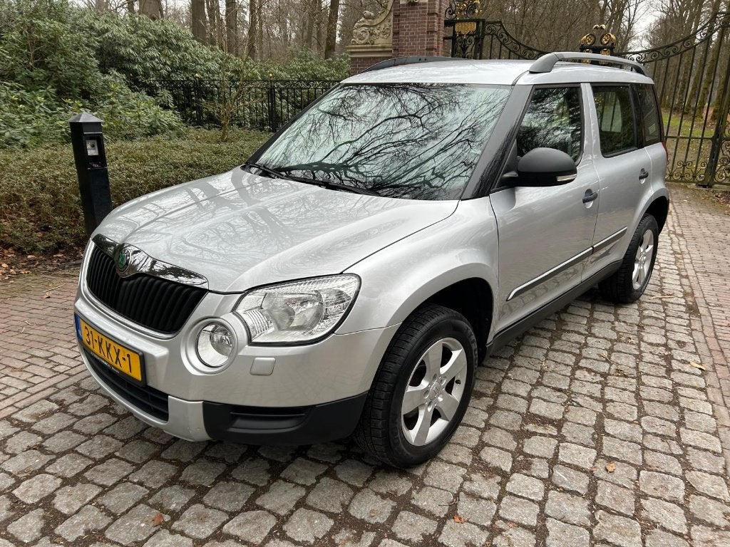 Skoda Yeti 1.2 TSI  2010 Grijs Nieuwe Ketting, Auto's, Skoda, Voorwielaandrijving, Metallic lak, Stof, 4 cilinders