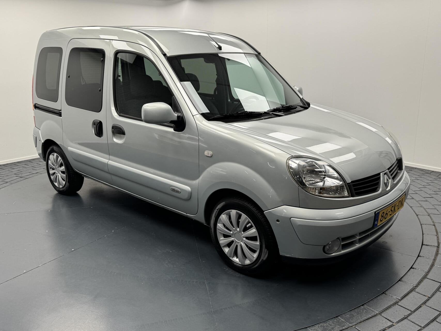 Renault Kangoo combi 1.6-16V Expression Automaat-Airco-Trekh, Auto's, Renault, Stof, Gebruikt, Huisgarantie, 49 €/maand