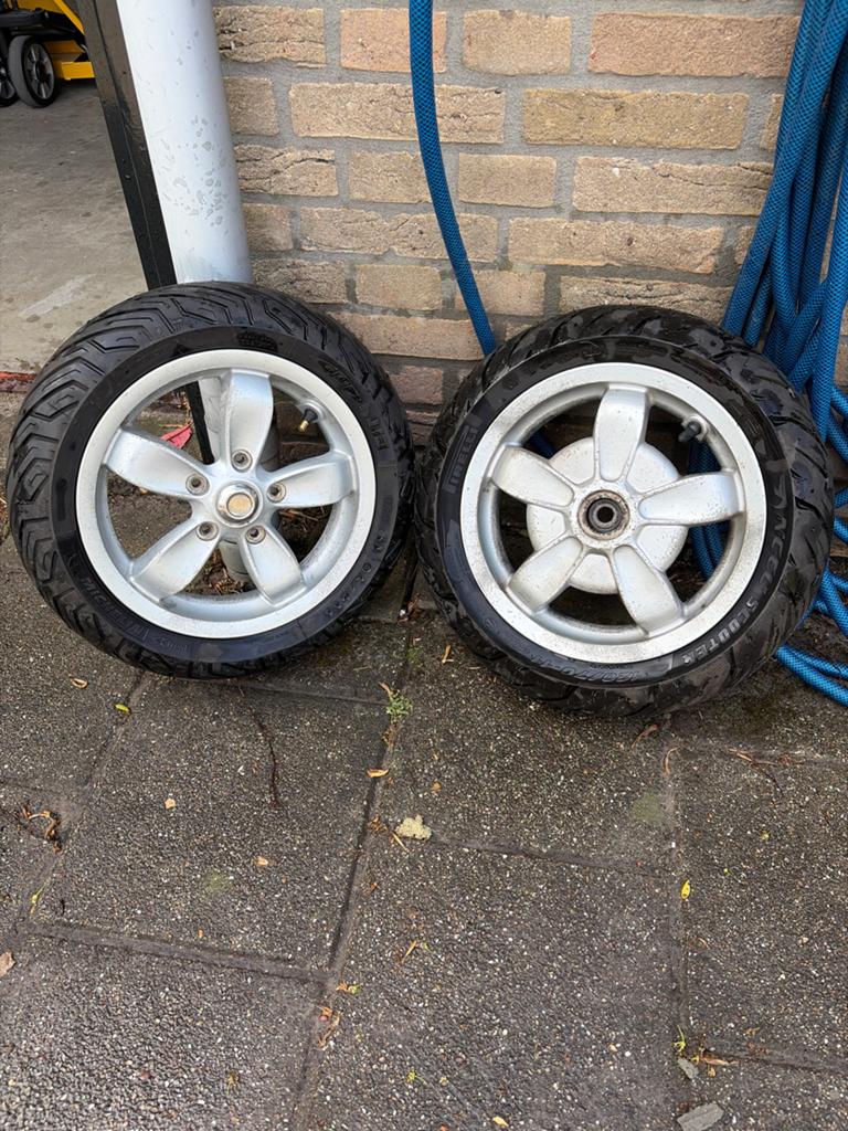 Vespa primavera velgenset inclusief banden, Fietsen en Brommers, Ophalen of Verzenden, Zo goed als nieuw, Overige typen, Vespa