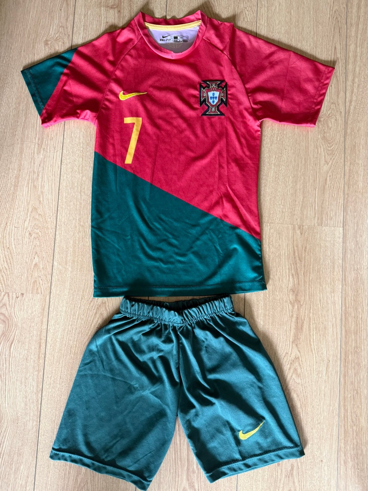 Ronaldo voetbalpak maat 152, Maat XS of kleiner, Ophalen, Zo goed als nieuw, Shirt