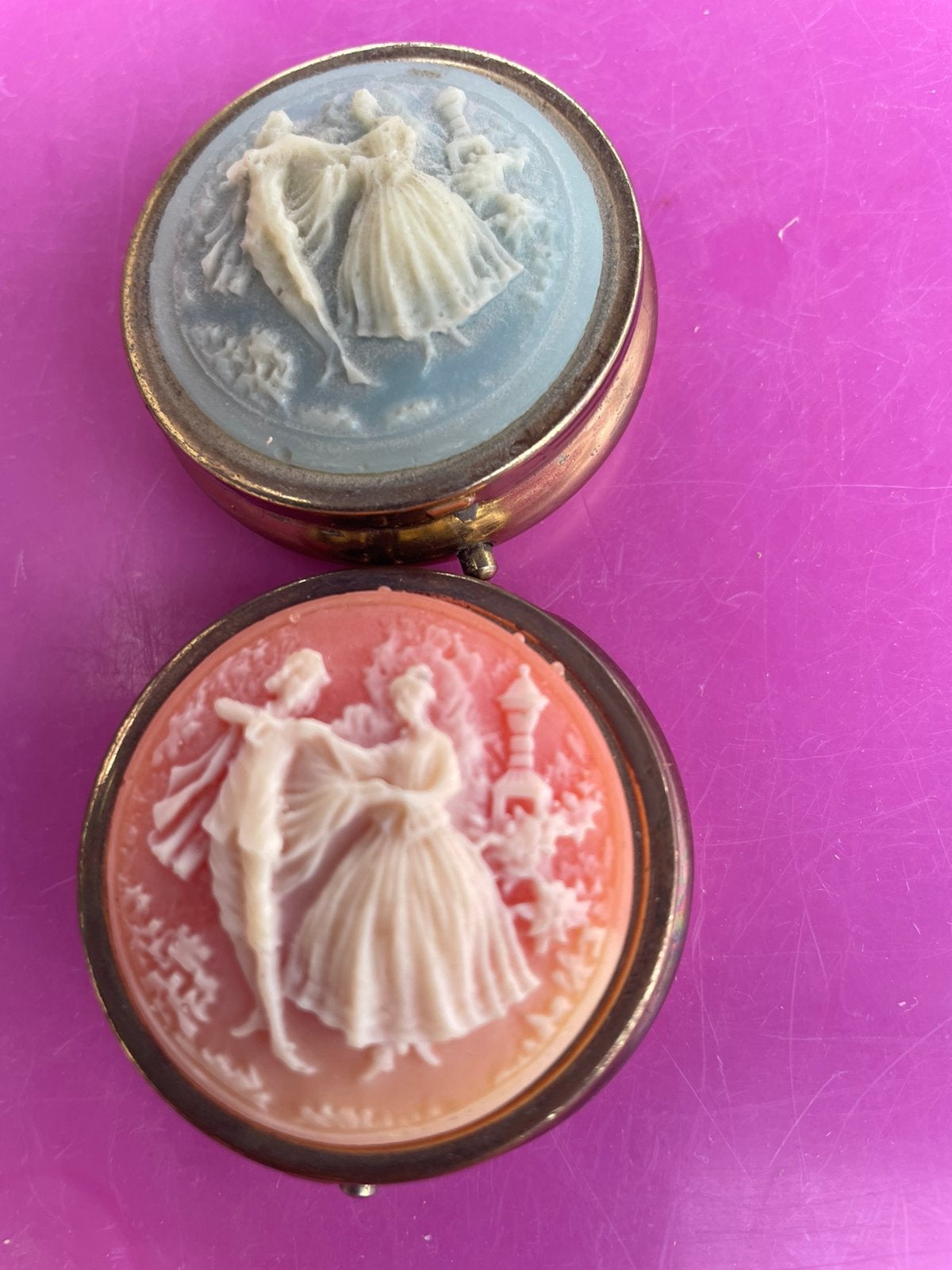 2 pillendoosjes. Camee., Ophalen of Verzenden