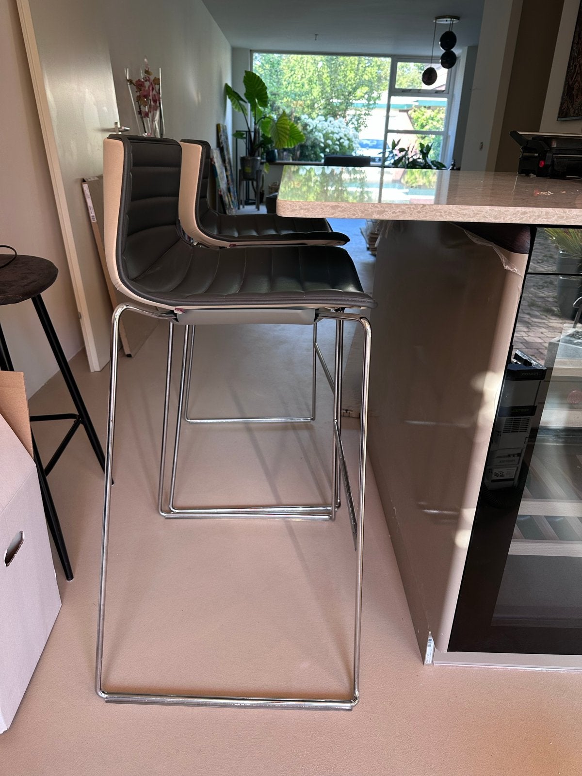 Arper lederen barkruk 3 stuks keuken, Ophalen, 60 tot 90 cm, Leer, Zo goed als nieuw