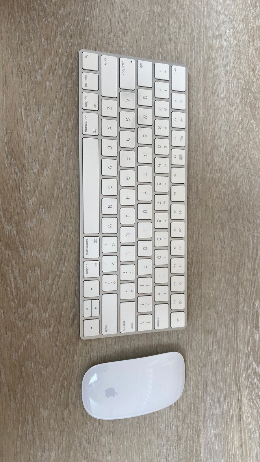 Apple toetsenbord met muis | Bluetooth, Computers en Software, Toetsenborden, Toetsenbord en muis-set, Ophalen of Verzenden, Zo goed als nieuw