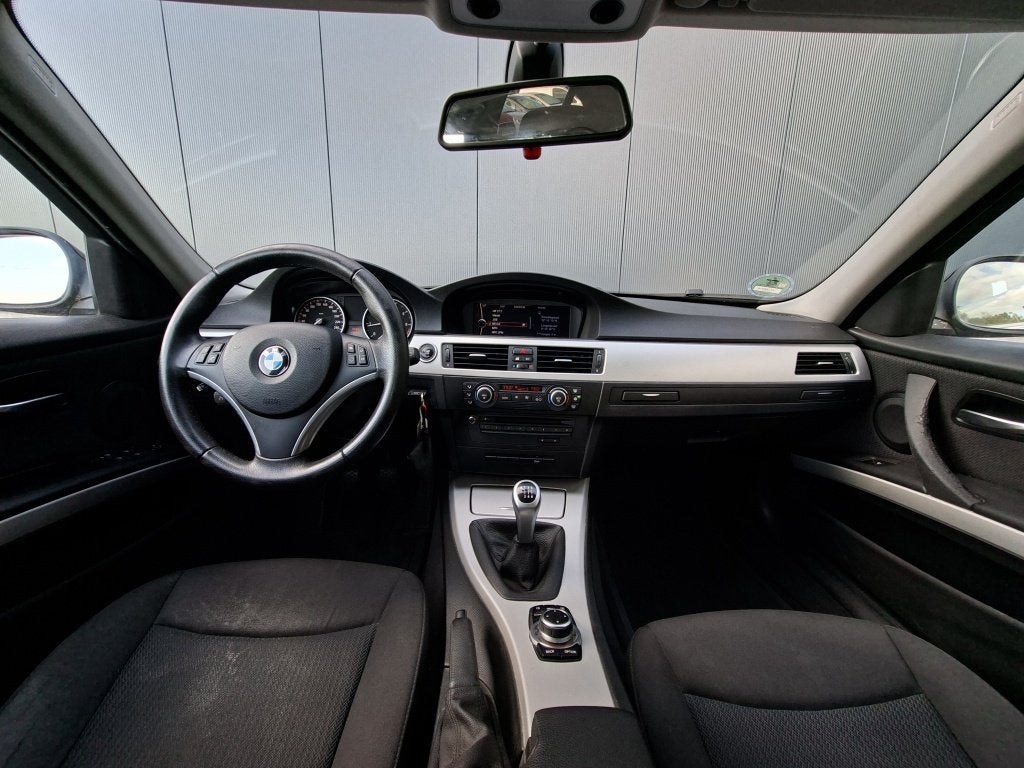 Bmw 3-serie 318i Business Line | 100 % dealer onderhouden |, Auto's, Dealer onderhouden, Zwart, Origineel Nederlands, Bedrijf