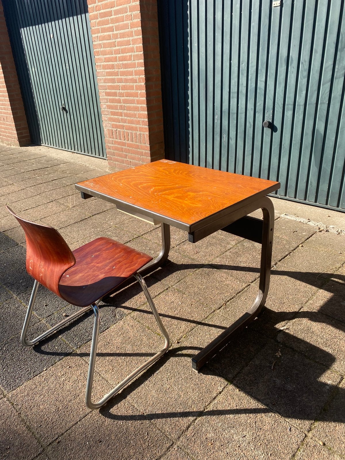 Vintage school bureau met stoel, Gebruikt, Hout, Kinderbureau, Ophalen of Verzenden