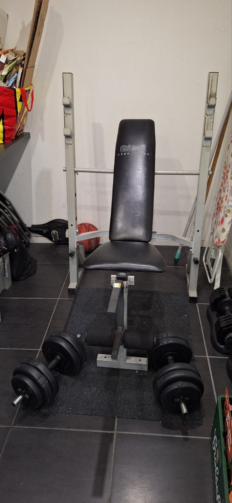 Fitnessbank met halterset en dumbbells, Sport en Fitness, Fitnessmaterialen, Ophalen of Verzenden, Gebruikt, Rug, Fitnessbank