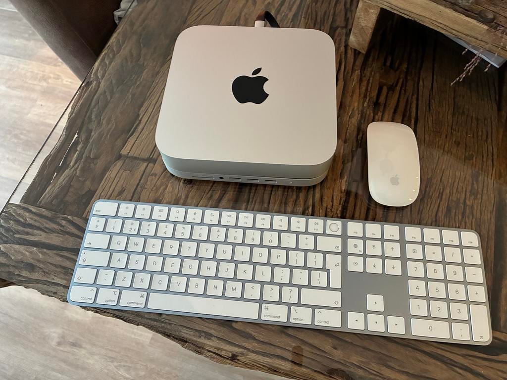 Apple Mac mini M2,16GB/256GB,Satechi,Magic Keyboard+mouse, 256 GB, SSD, Ophalen of Verzenden, Zo goed als nieuw