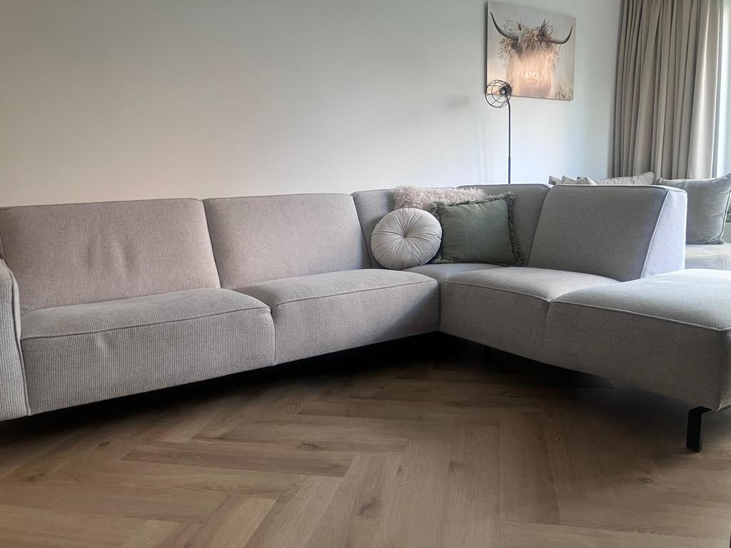 Lichtgrijze Hoekbank met Longchair - Van Gils, Huis en Inrichting, Banken | Bankstellen, Ophalen, 250 tot 300 cm, Hoekbank, Zo goed als nieuw
