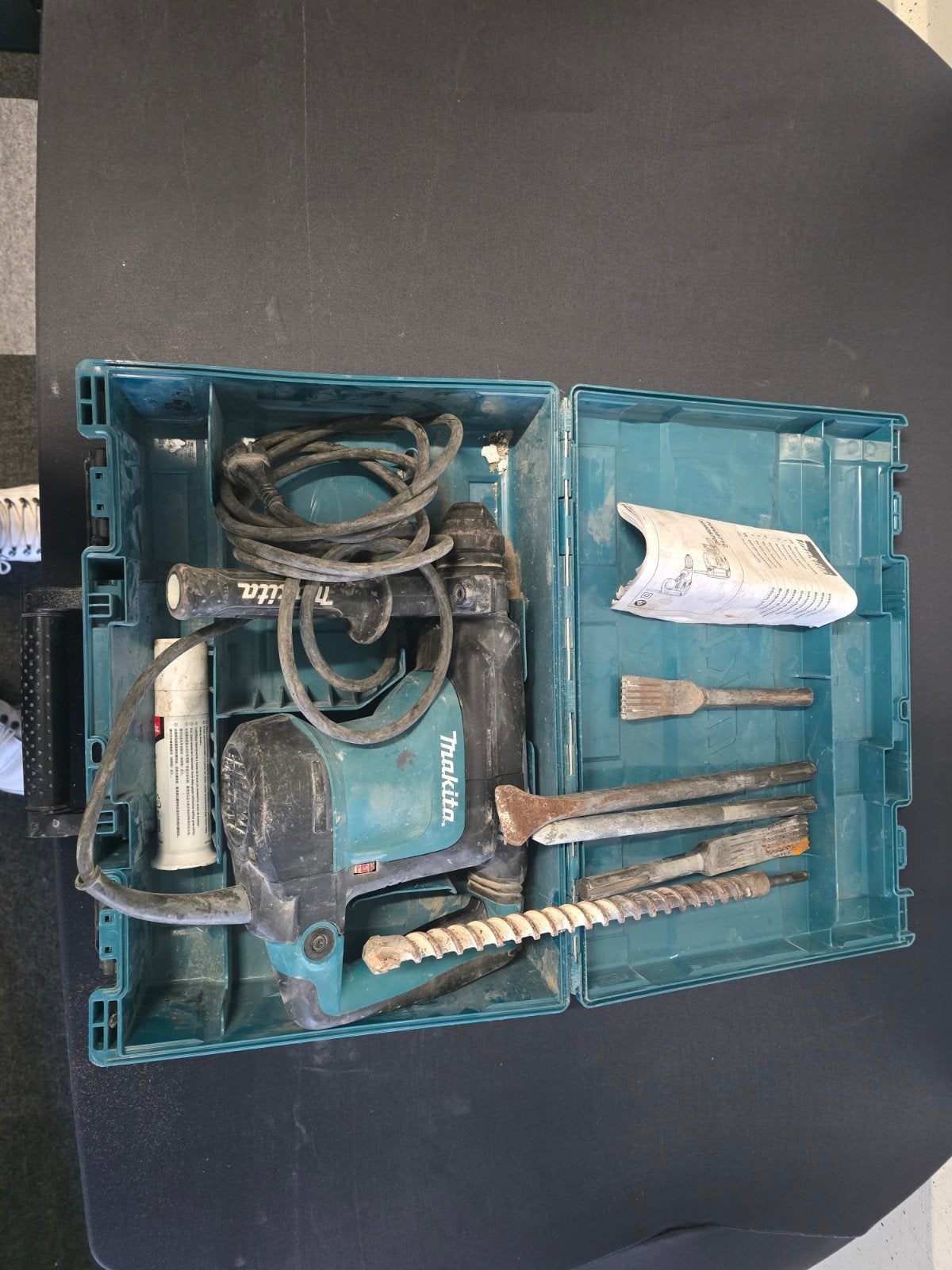 Makita HR3210C Boor- en Breekhamer met accessoires, Ophalen, Boor- en/of Breekhamer, Klopboormechanisme, Gebruikt