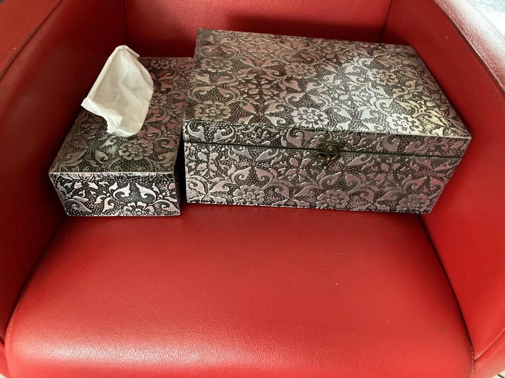 Mooie Brocante Sieraden Doos en Bijpassende Tissue Doos., Antiek en Kunst, Ophalen of Verzenden