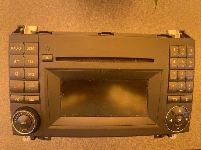 Mercedes Auto radio met CD speler, Ophalen