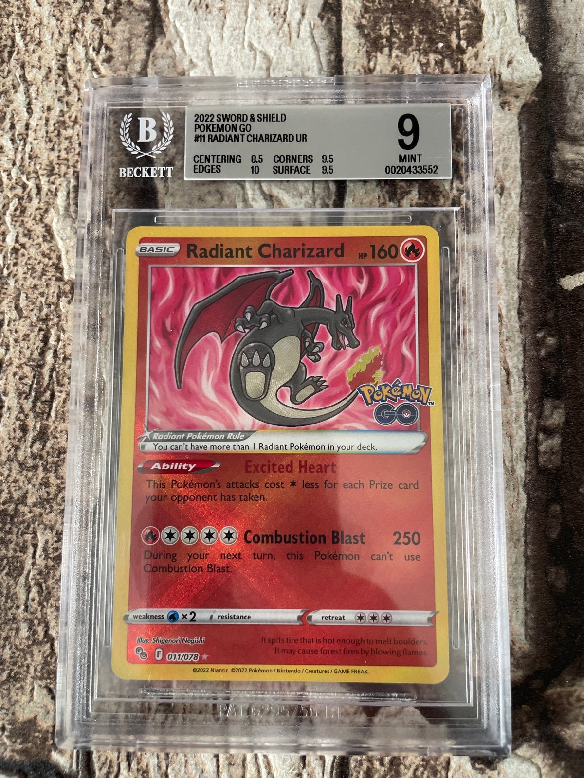 Radiant Charizard Pokémon Go BGS 9 Mint Graded Kaart, Ophalen of Verzenden, Nieuw, Losse kaart